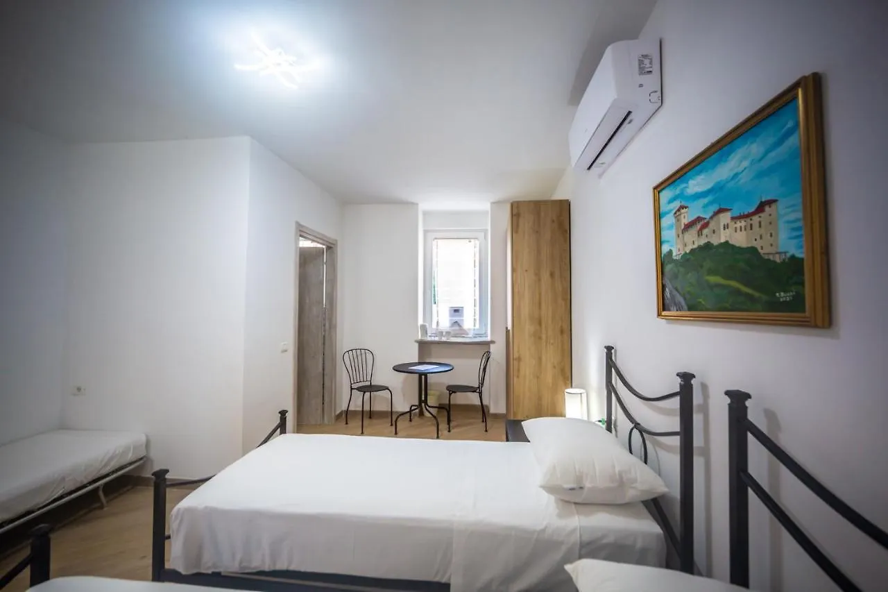 Around Lago Maggiore Rooms Reno Di Leggiuno 0*,  Italie