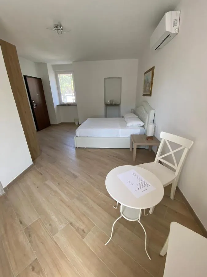Guest house Around Lago Maggiore Rooms Reno Di Leggiuno Italy