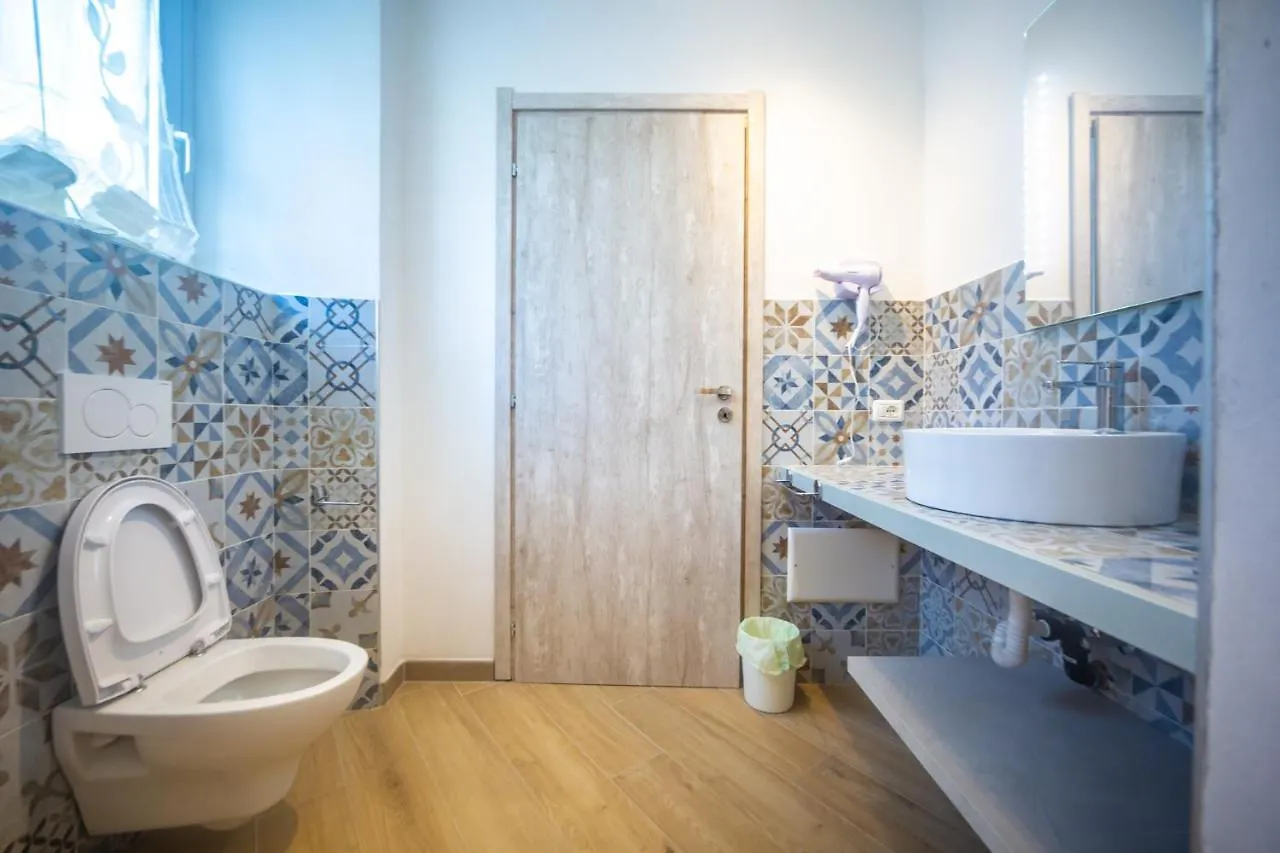 Around Lago Maggiore Rooms Reno Di Leggiuno Guest house