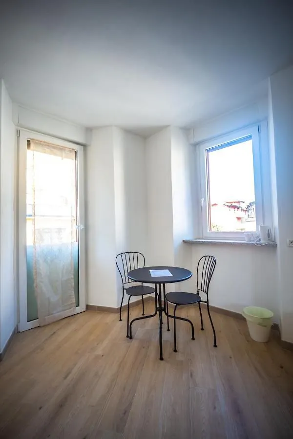 Around Lago Maggiore Rooms Reno Di Leggiuno Guest house